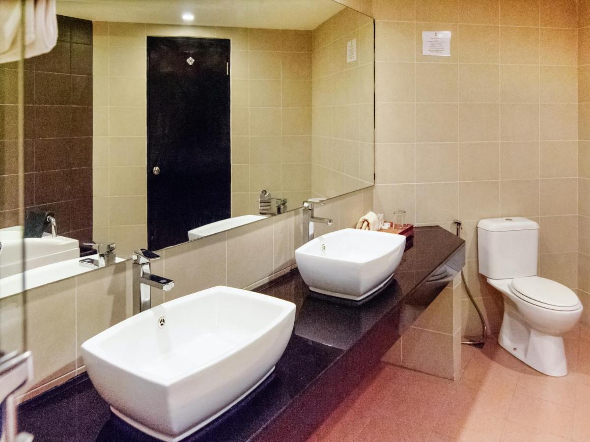 Oyo 89693 Perkasa Hotel Keningau Near Hospital Keningau Exteriör bild