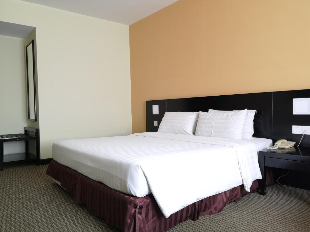 Oyo 89693 Perkasa Hotel Keningau Near Hospital Keningau Exteriör bild